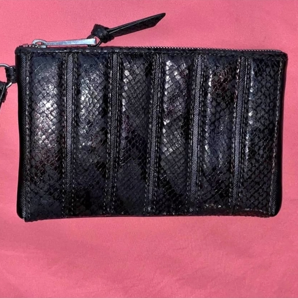 Simply Vera Vera Wang Black Faux Snakeskin Clutch/Wristlet- LIKE NEW!